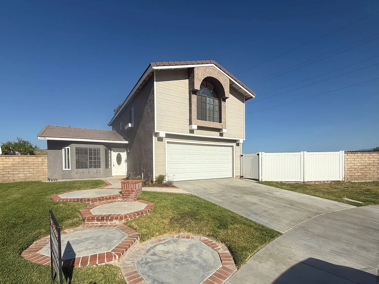 4 bed, 1621 sqft, $4,295 — Photo 2