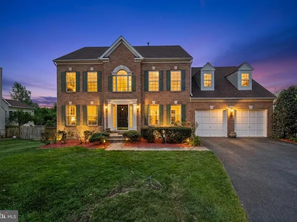 2626 Iron Forge Rd, Herndon, VA 20171