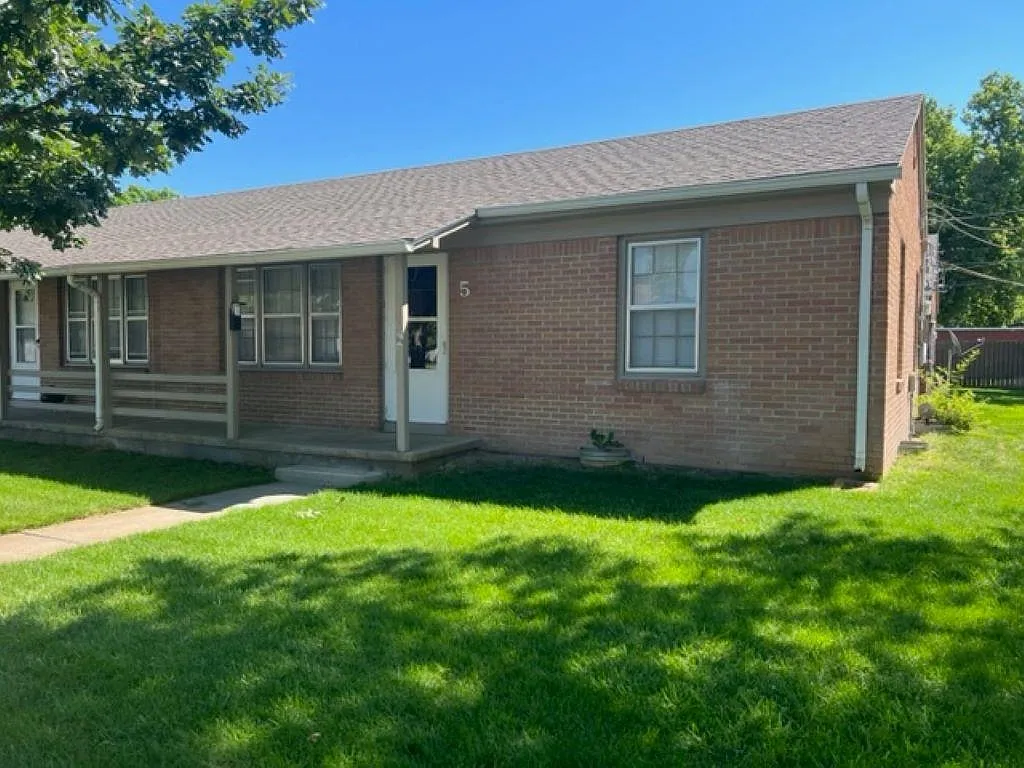 2 bed, 750 sqft, $850 — Photo 2