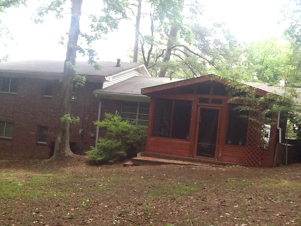 2nd image of 3143 Granada Pl
