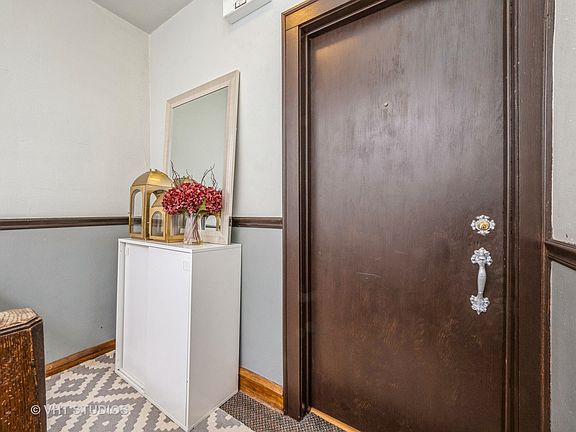 4th image of 4128.5 N Kedvale Ave #306