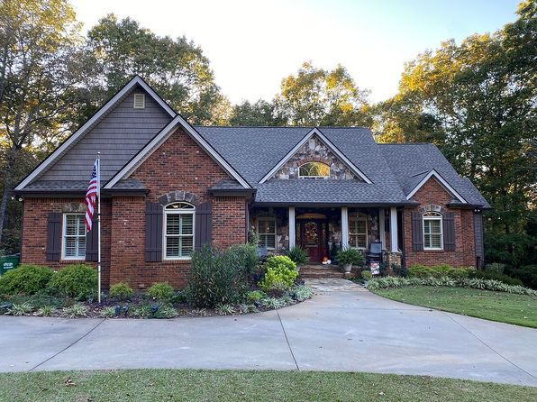 335 Laurel Place Dr