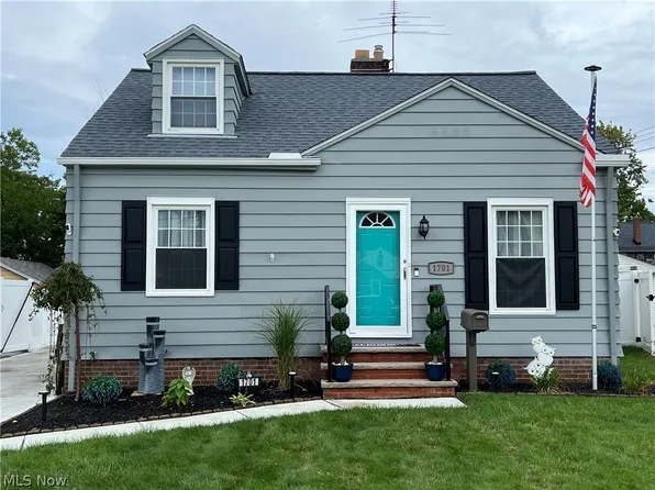 1701 Maple St, Wickliffe, OH 44092
