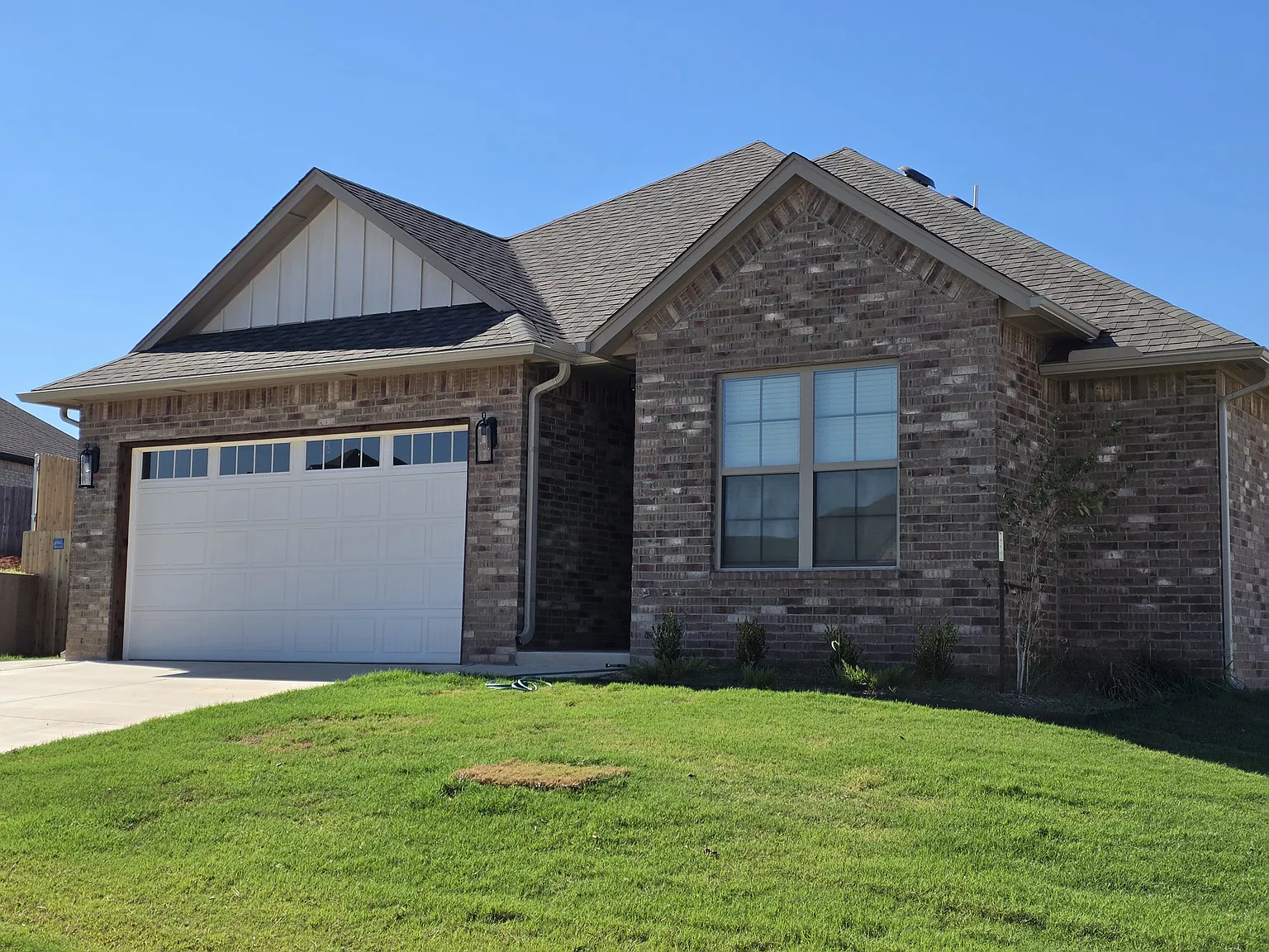 Oakville Pl, Norman — Photo 2