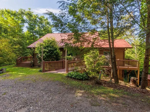 190 Iris Ln, Whittier, NC 28789