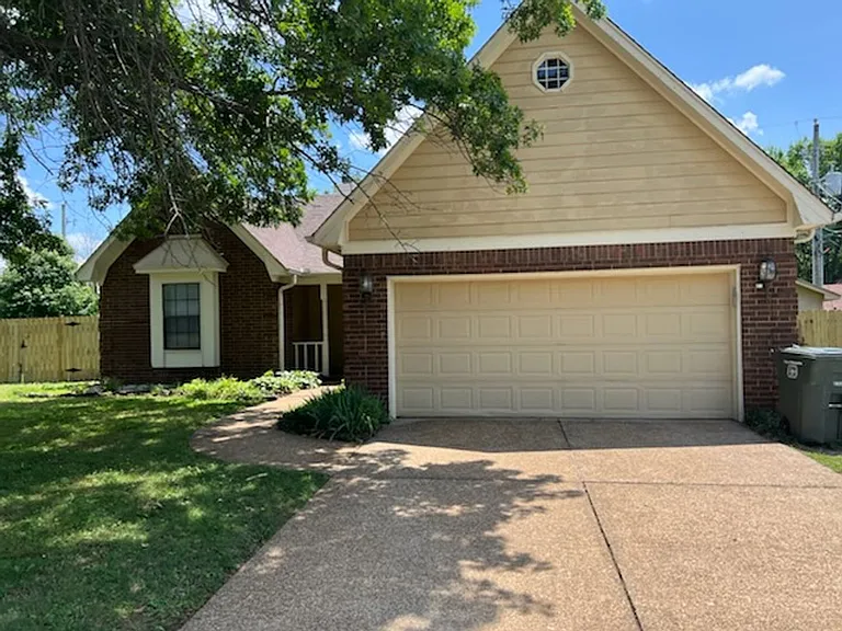 7703 Crystal Brook Cv — Photo 14