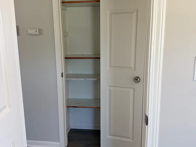 402 N Webster St #B — Photo 5