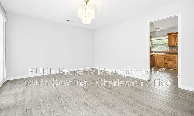 3 bed, 2.0 bath, 1600 sqft, $3,350 — Photo 3