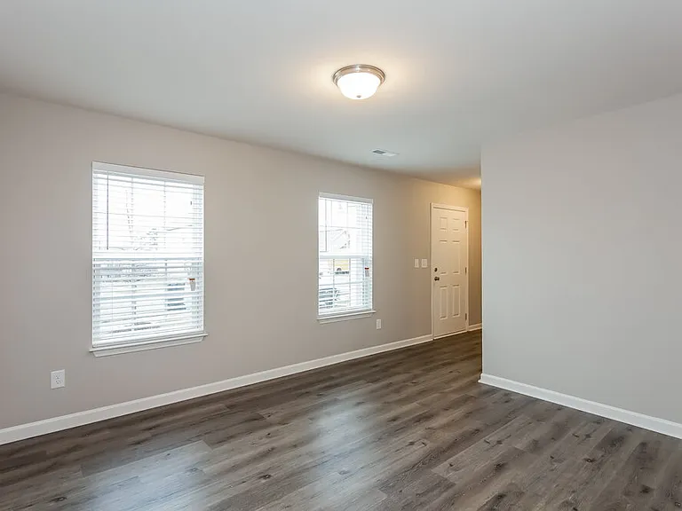 9009 Sharpes Cir — Photo 8
