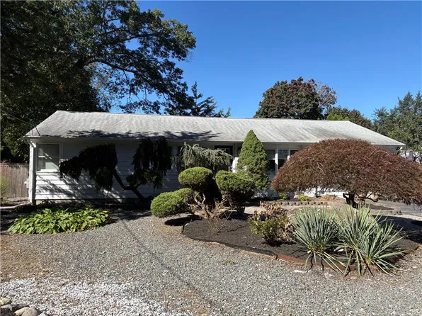 4 Dwight St, Cranston, RI 02921