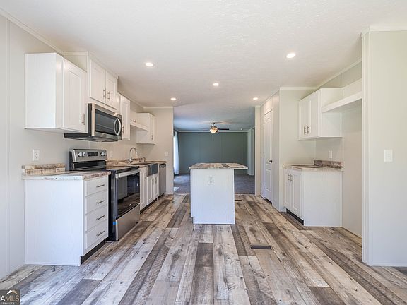 3rd image of 833 Berry Rd