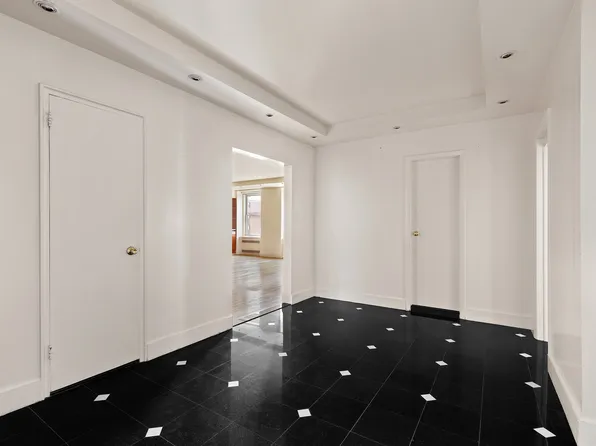 71 Park Avenue 12A image 3 of 9