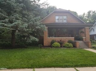 1104 S Maple Ave, Freeport, IL 61032