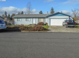 624 W Hazel St, Roseburg, OR 97471