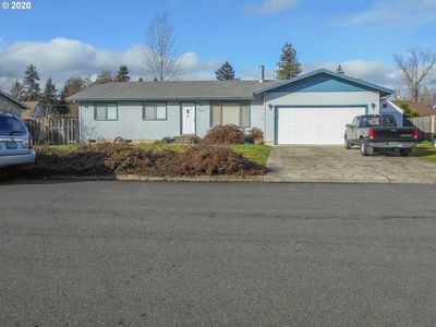 624 W Hazel St, Roseburg, OR, 97471
