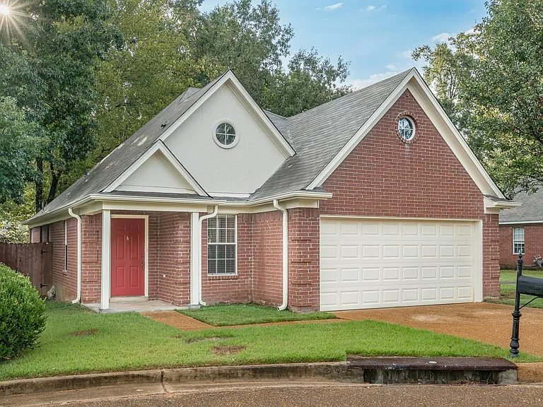 1168 Clear Creek Rd — Photo 1