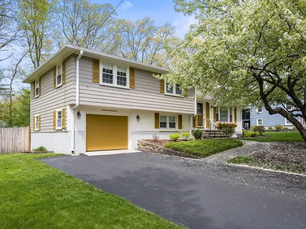 39 Woodland Dr, Weymouth, MA 02190