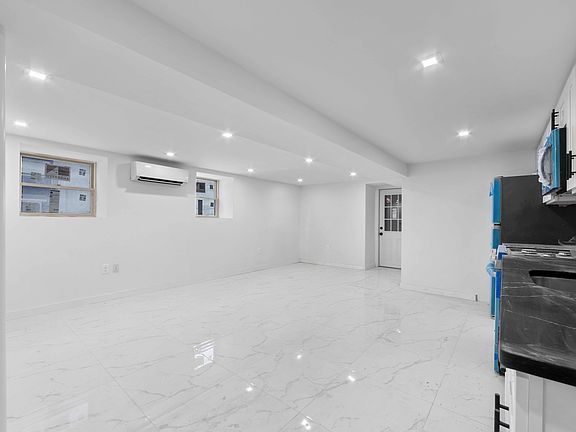 5th image of 291 Montgomery St #4