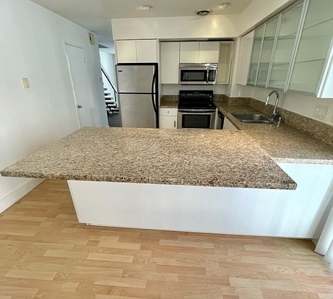 3rd image of 831 2nd St APT 15