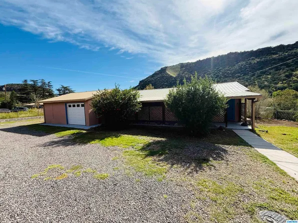 421 Elm St, Bayard, NM 88023