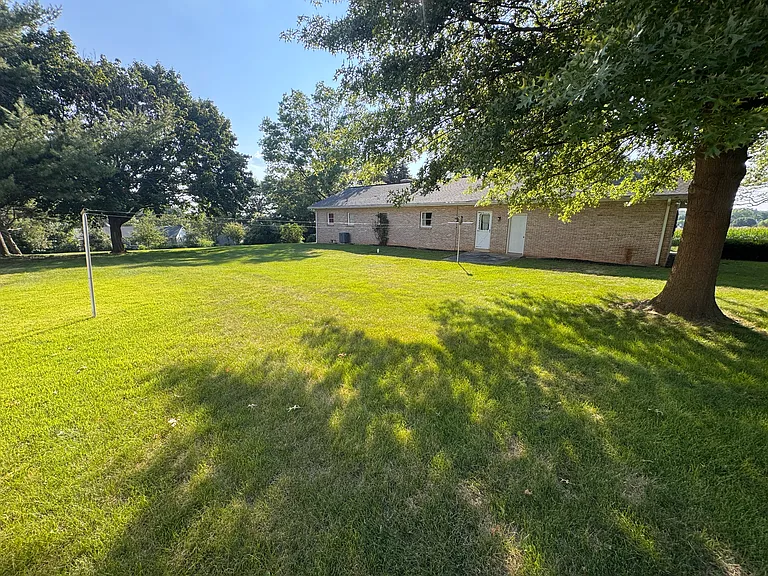 1136 Lexington Rd — Photo 22