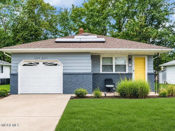 37 Scarborough Place, Toms River, NJ 08757