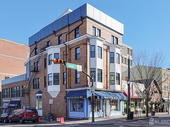 2nd image of 365 George St #1