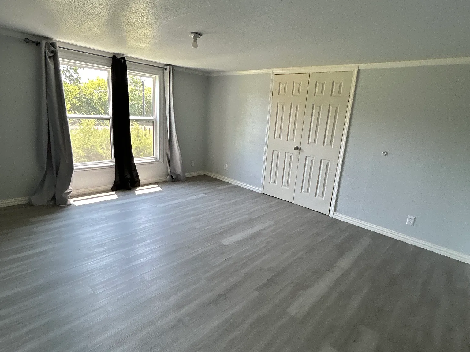 5 bed, 1344 sqft, $1,800 — Photo 3