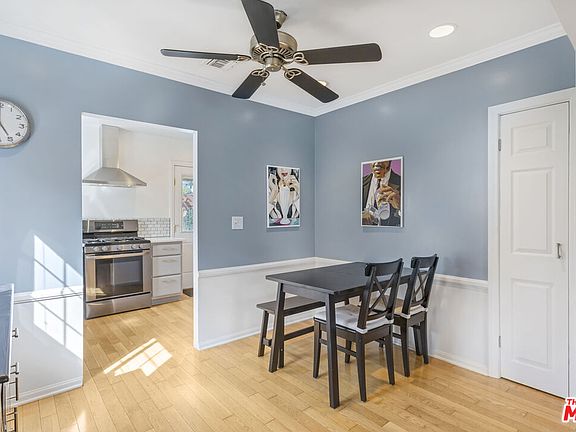 5th image of 217 N Beachwood Dr