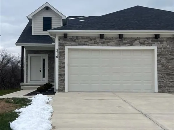216 Walker St, Smithville, MO 64089