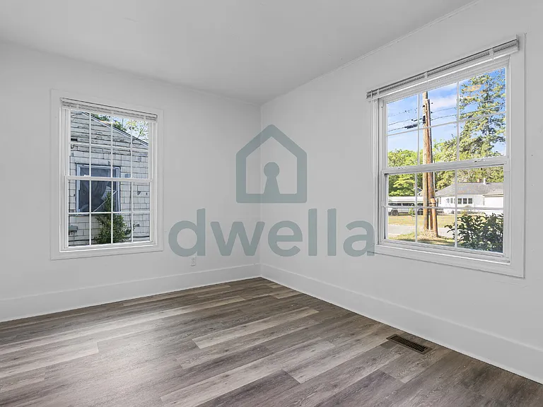237 Woodlawn Ave — Photo 7