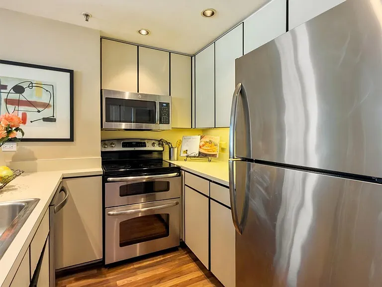 601 Van Ness Ave #411 — Photo 9