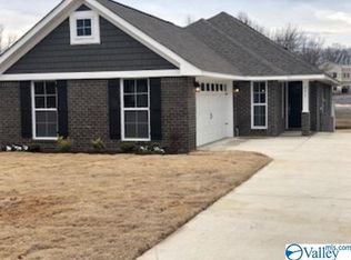 611 Summit Lakes Dr, Athens, AL 35613