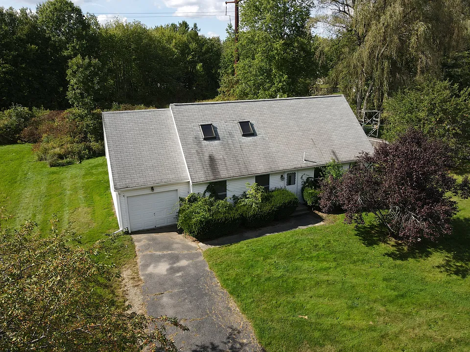 5 Surrey Ln