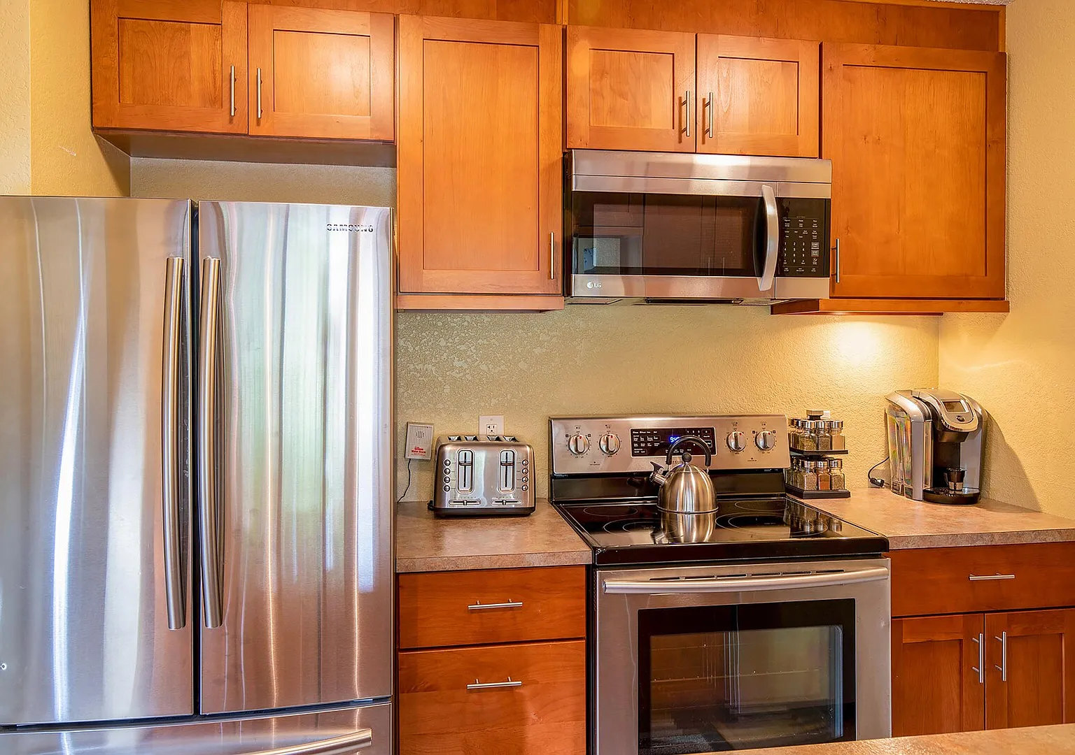 Kihei Garden Estates C-201, Ocean Views, Near the Beach, Renovated, w/ — Photo 3