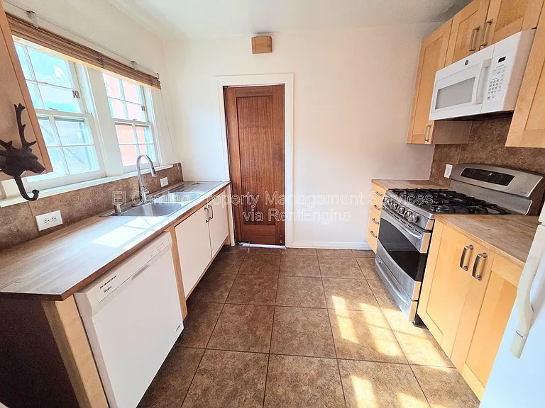 2068 San Francisco Ave — Photo 14