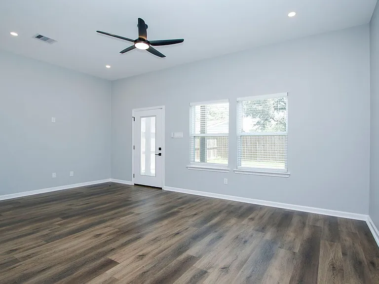 4337 Faulkner St — Photo 10