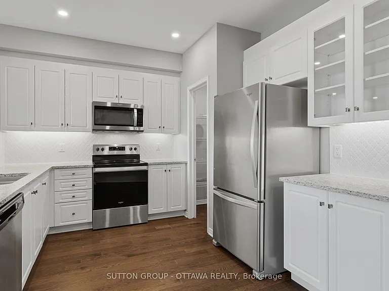 196 Jardiniere St — Photo 4