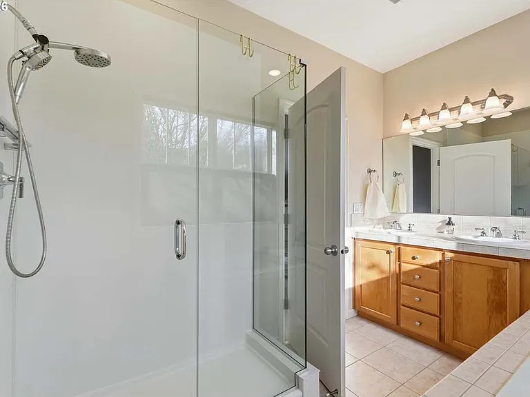 2442 NW Burnett St — Photo 15