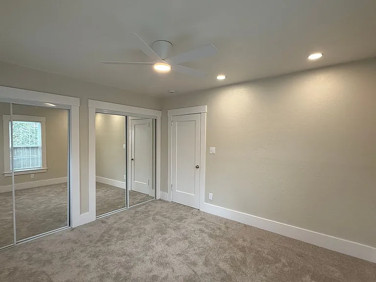 915 Howard St — Photo 9