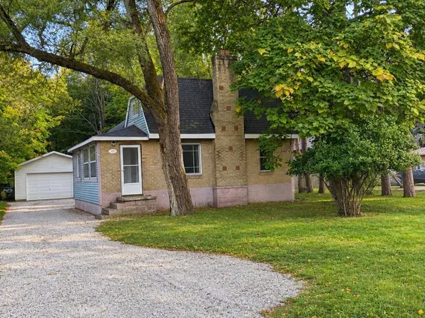 569 Porter Rd, Norton Shores, MI 49441