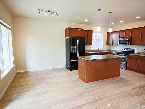 4th image of 16711 Greenleaf Ave SE