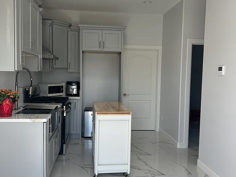 15291 Cedarwood Ave — Photo 2