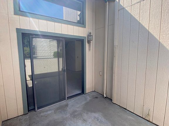 5th image of 814 W Grand Ave