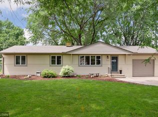 3025 Asbury St, Roseville, MN 55113