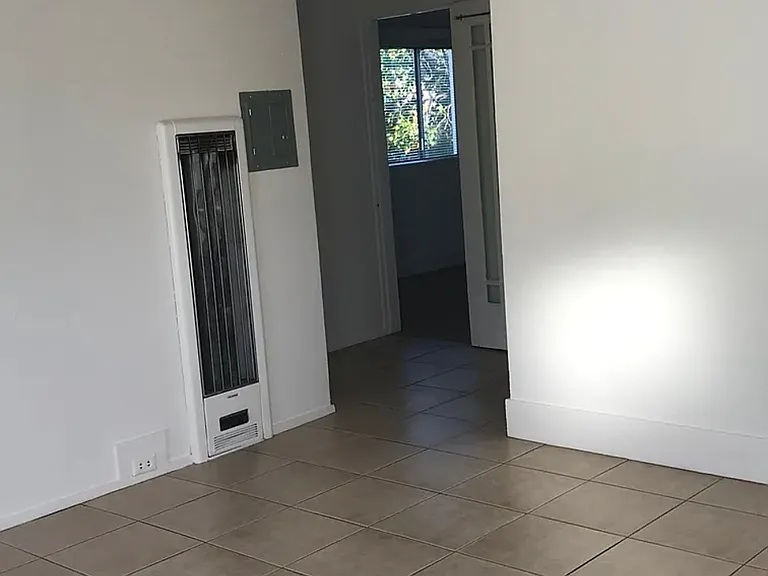 1624 Macarthur Blvd — Photo 9