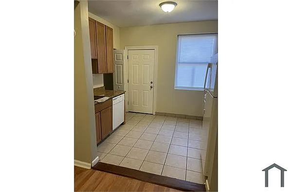 Building Photo - 7607 S Essex Ave #3