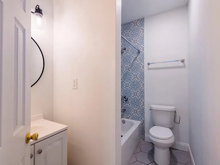 2701 E Columbus Dr — Photo 17