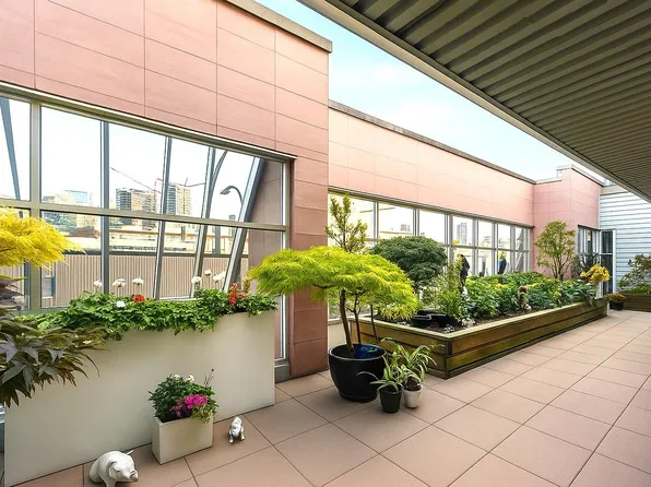 1750 W 2nd Ave #202, Vancouver, BC V6J 1H6