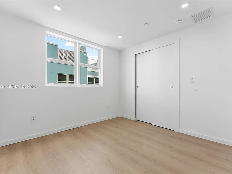 824 SE 12th Ct #828 — Photo 16